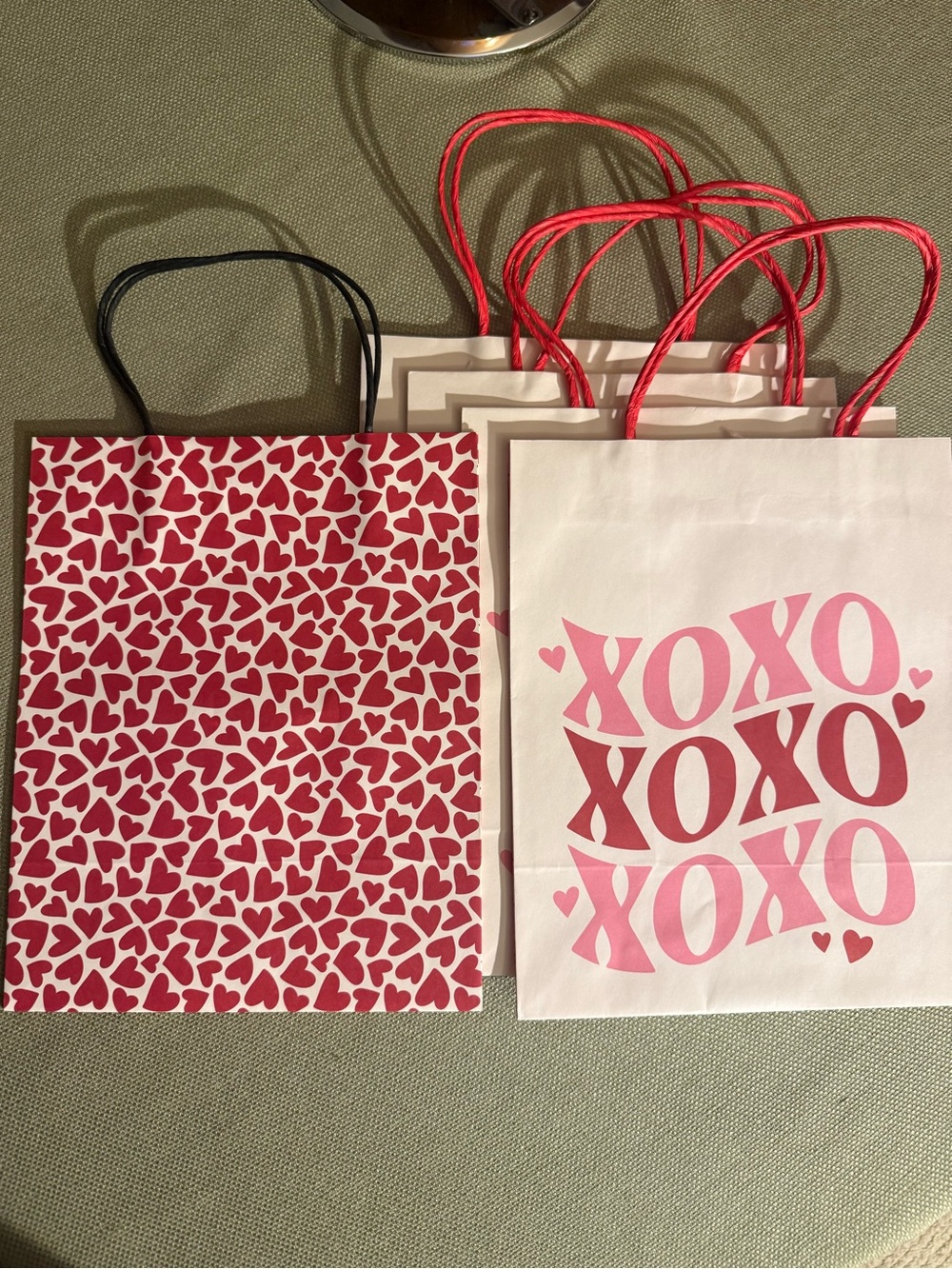 🌞 4/$20 - Giftbags XOXO Hearts - Pin Red White - Set of 5 - Birthday, Valentines